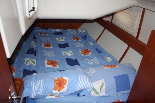 Double cabins aboard the vessel are conforatble and bright Double cabins aboard the vessel are conforatble and bright