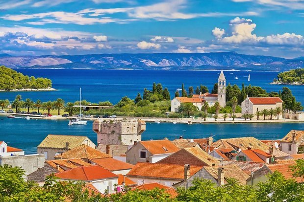 Crewed sailing charter Croatia