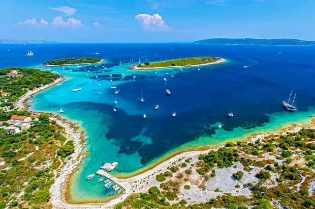 Sailing from split and anchoring in cove Krknjaši