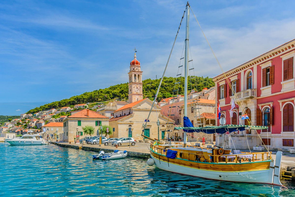 Pučišća - a typical quiet Dalmatian village with an artistic flavour