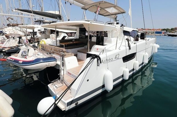 catamaran rental split croatia