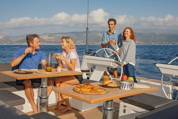 yacht charter with skipper